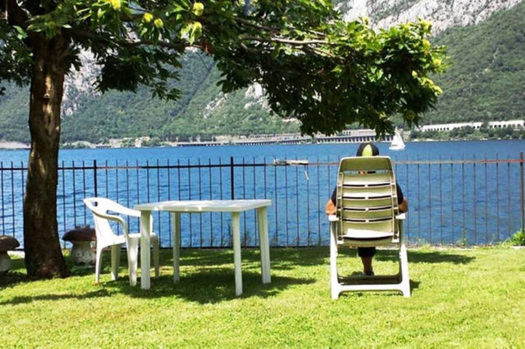 L For Lake Mandello del Lario Room photo