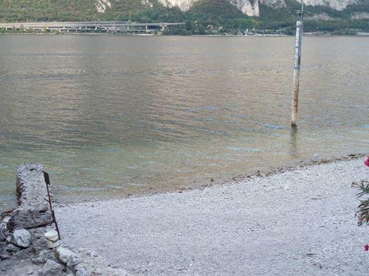 L For Lake Mandello del Lario Exterior photo